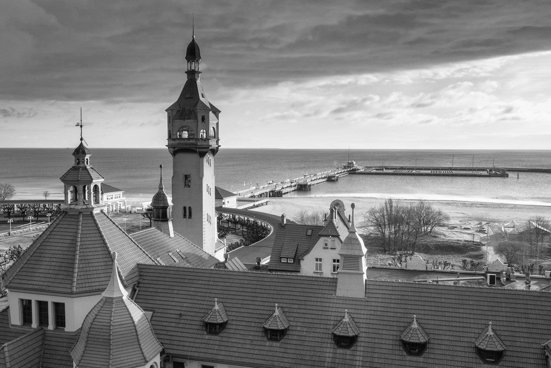 Aerial landscape of Sopot on the Baltic Sea with the wooden jetty Molo, Poland 2000pc PuzzleBlack and White