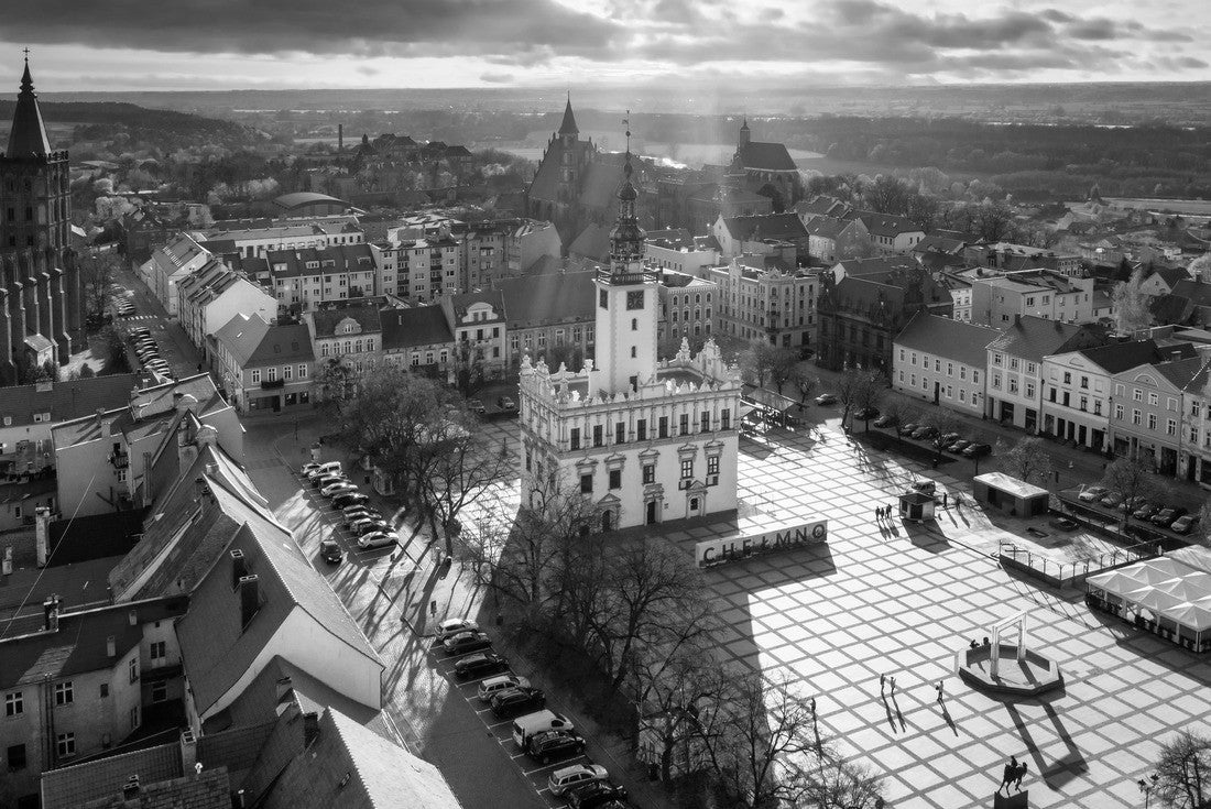The Old Town Square in Chelmno. Poland 2000pc PuzzleBlack and White