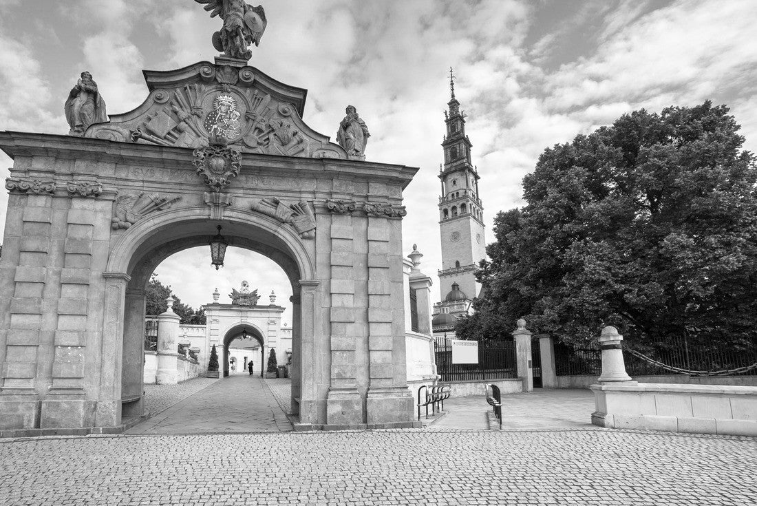 The Jasna Gora monastery in Czestochowa city, Poland 2000pc PuzzleBlack and White