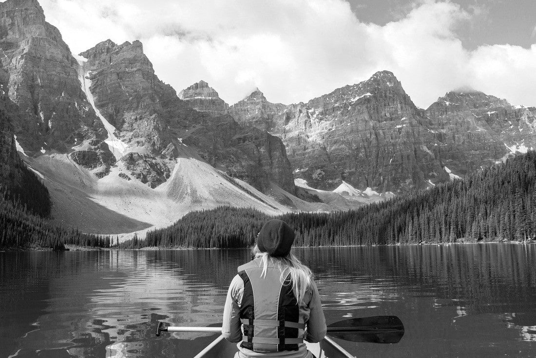 Noah Jigsaw Puzzle Moraine Lake Alberta Canada in black white 2000 pieces