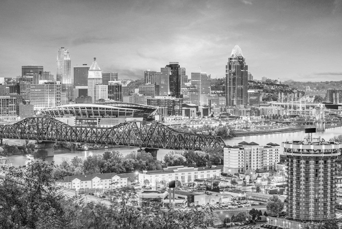 Cincinnati, Ohio, USA skyline at dusk 2000pc PuzzleBlack and White