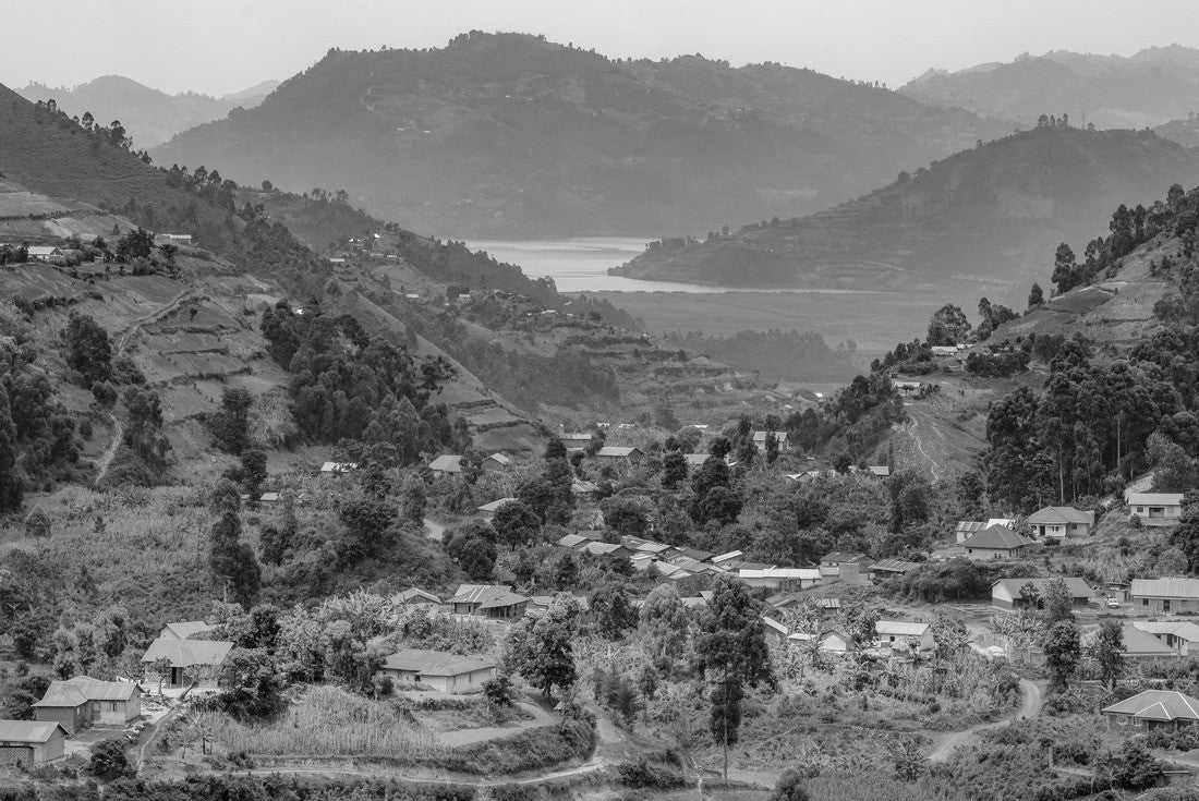 Noah Jigsaw Puzzle Kisoro Uganda most beautiful mountains and hills of Africa, houses and villages near lake bunyonyi and lake mutanda, green landscape in black white 2000 pieces