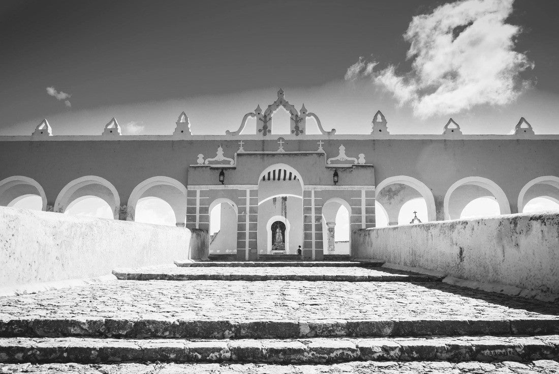 Izamal yellow city, Mexico 2000pc PuzzleBlack and White