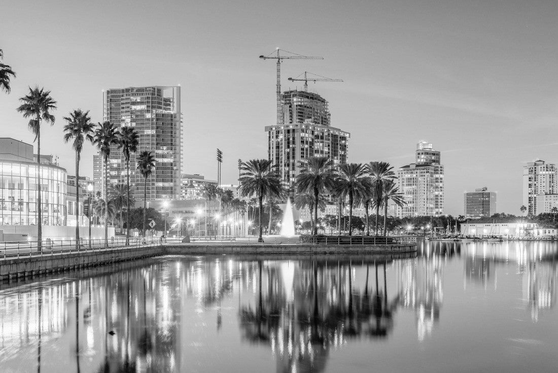 St. Petersburg, Florida, USA skyline on the water at sunset 2000pc PuzzleBlack and White