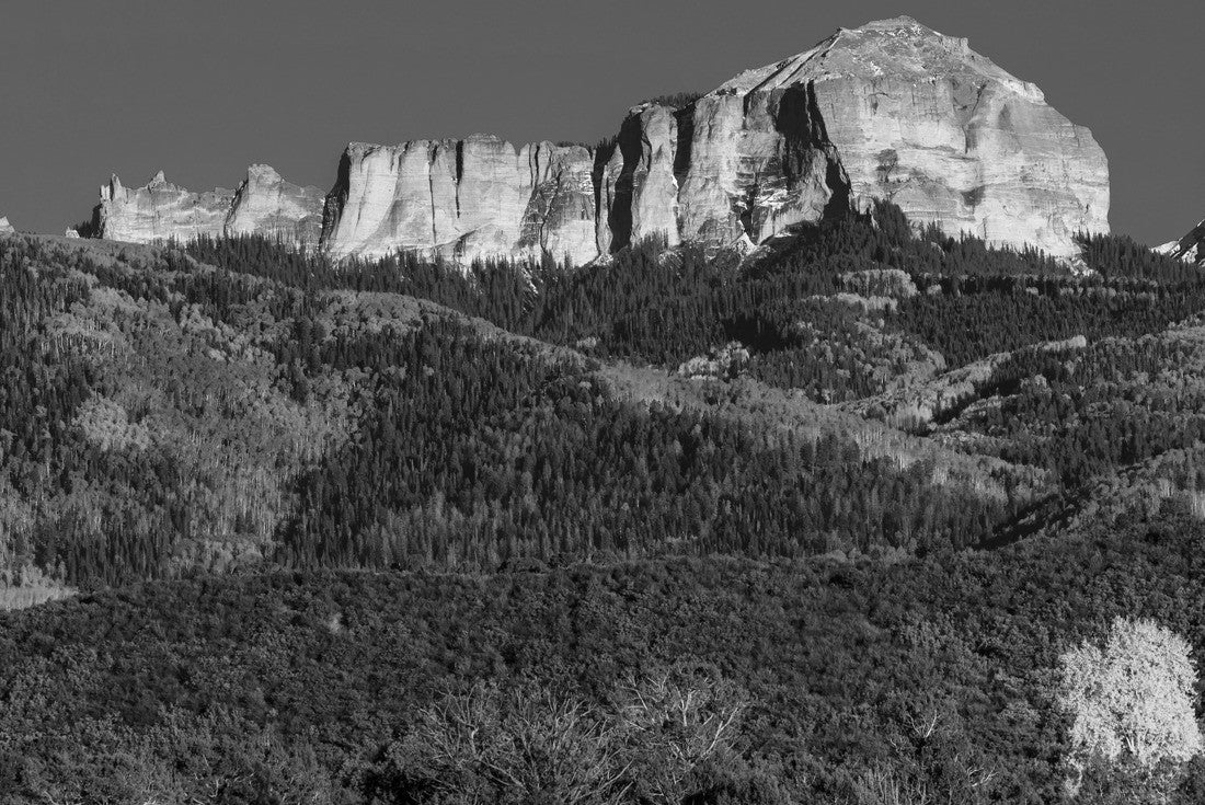 Cimarron Mountain Range in southwestern Colorado of the San Juan Mountains in Ouray County 2000pc PuzzleBlack and White
