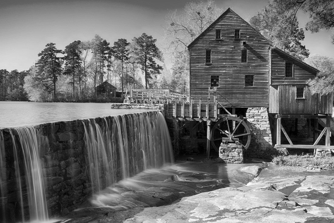 Historic Yates Water Mill in Raleigh, North Carolina 2000pc PuzzleBlack and White