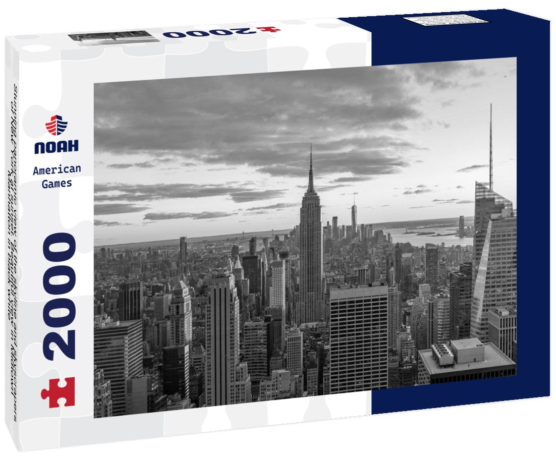 Stunning the skyline and skyscrapers of New York at sunset. Beautiful view in Midtown Manhatton 2000pc PuzzleBlack and White