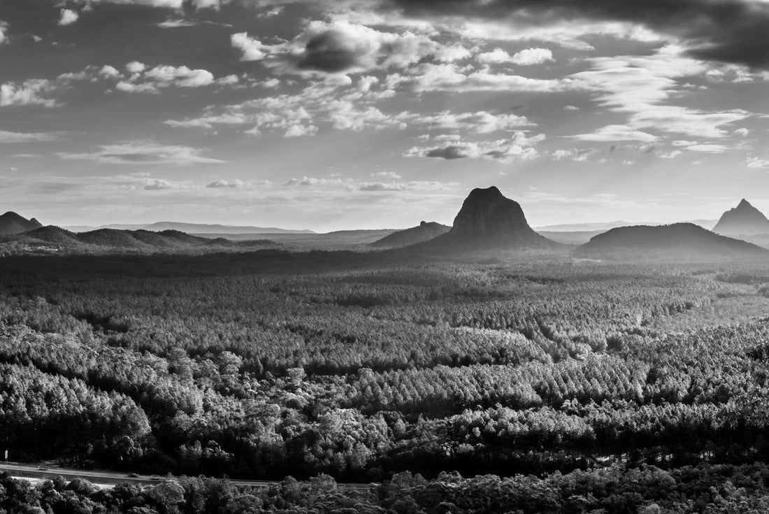Glass House Mountains at sunset visible from Wild Horse Mountain Lookout, Australia 2000pc PuzzleBlack and White