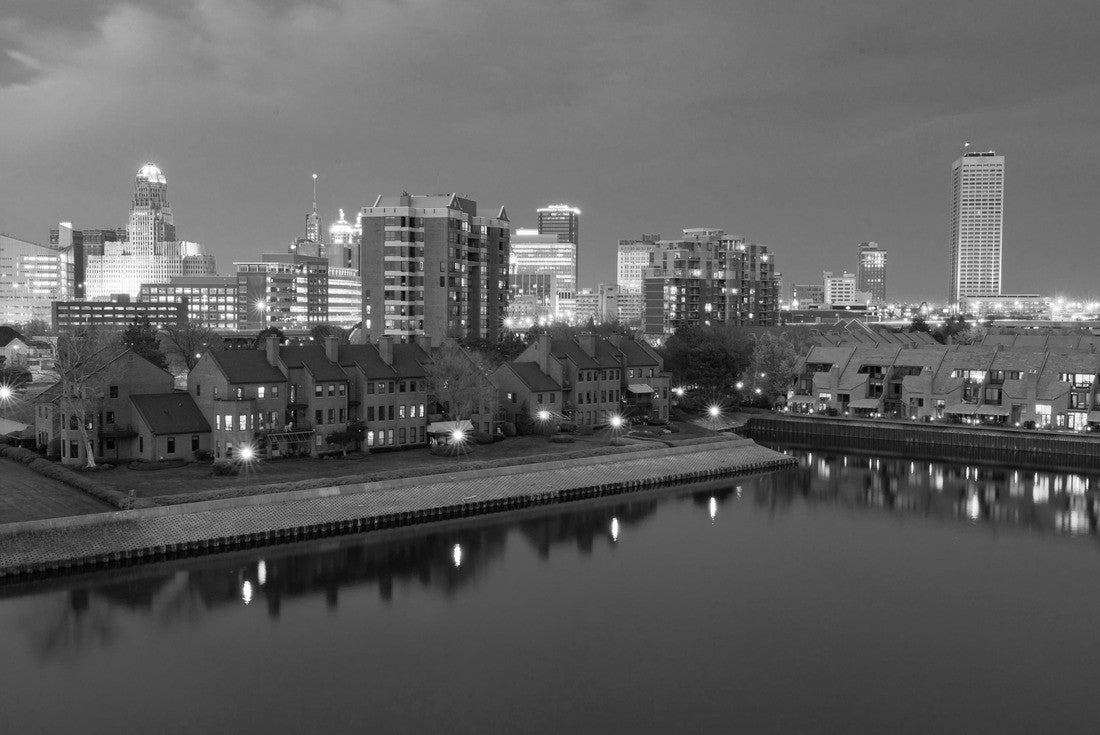 Skyline of Buffalo New York 2000pc PuzzleBlack and White