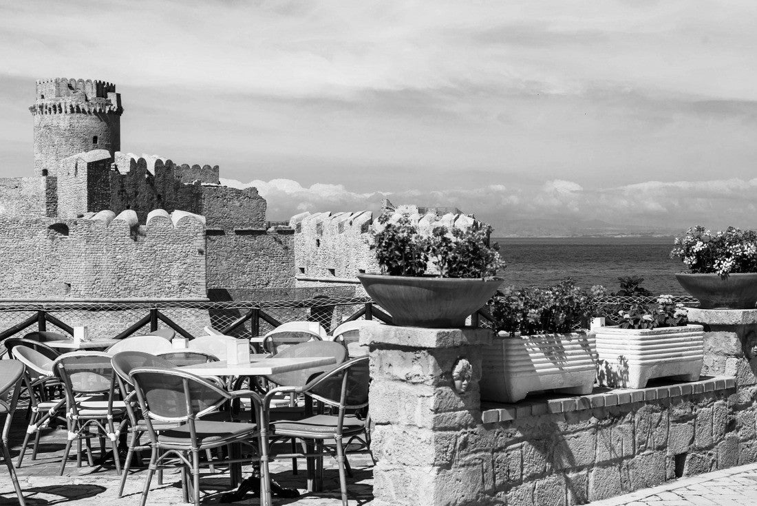 medieval aragonese castle. Le Castella.Isola di Capo rizzuto in Calabria 2000pc PuzzleBlack and White