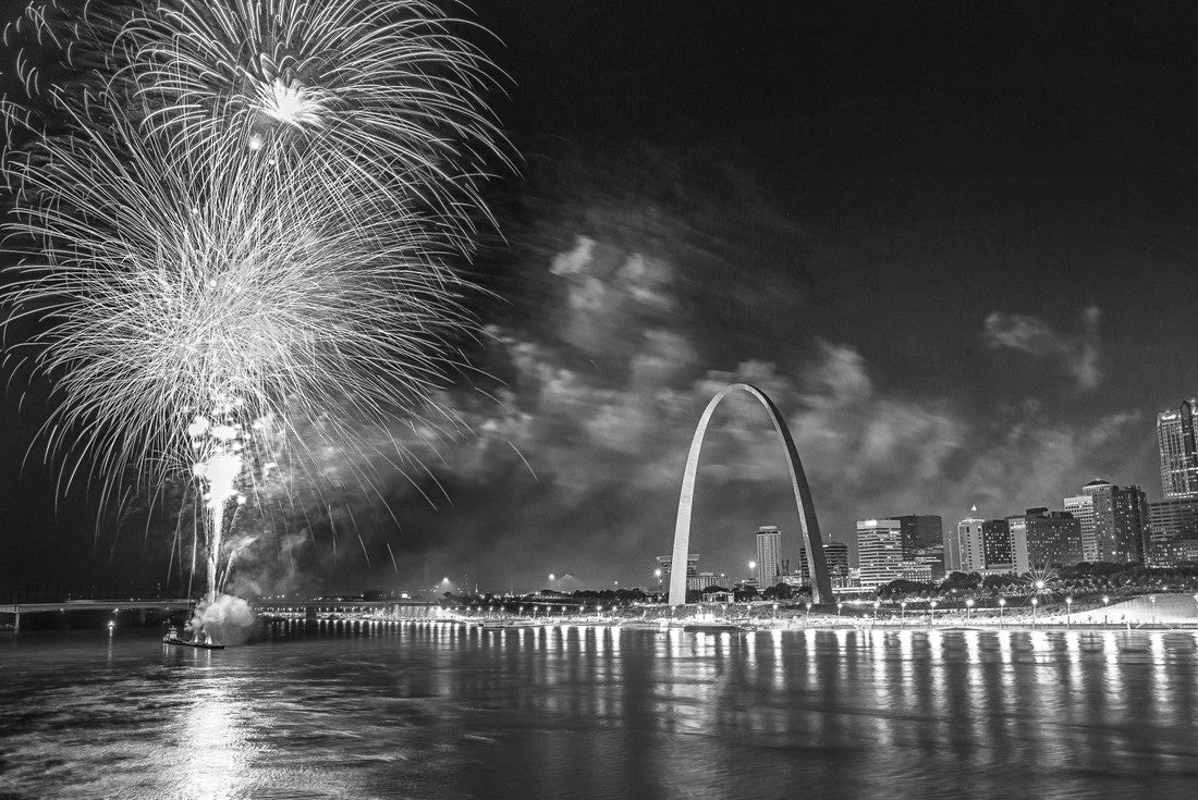 Famous monument of Gateway Arch in Missouri with St Louis Skyline and Mississippi River, Missouri, USA 2000pc PuzzleBlack and White