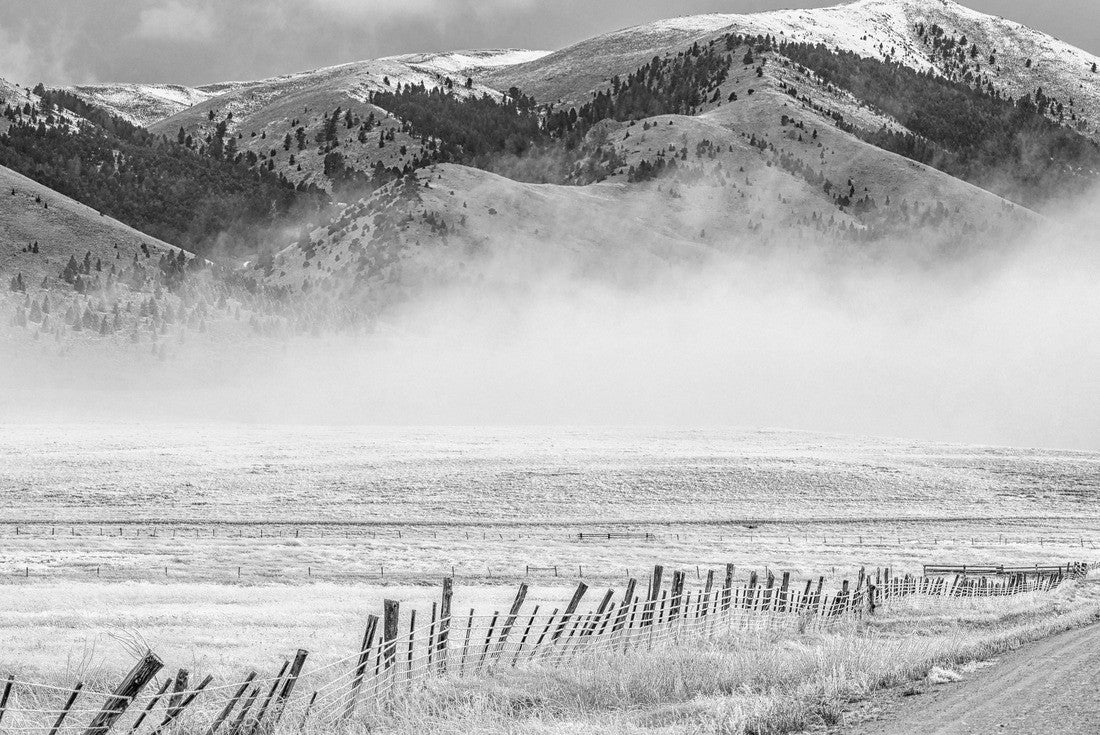 Road in Snowy Dillon Montana 2000pc PuzzleBlack and White