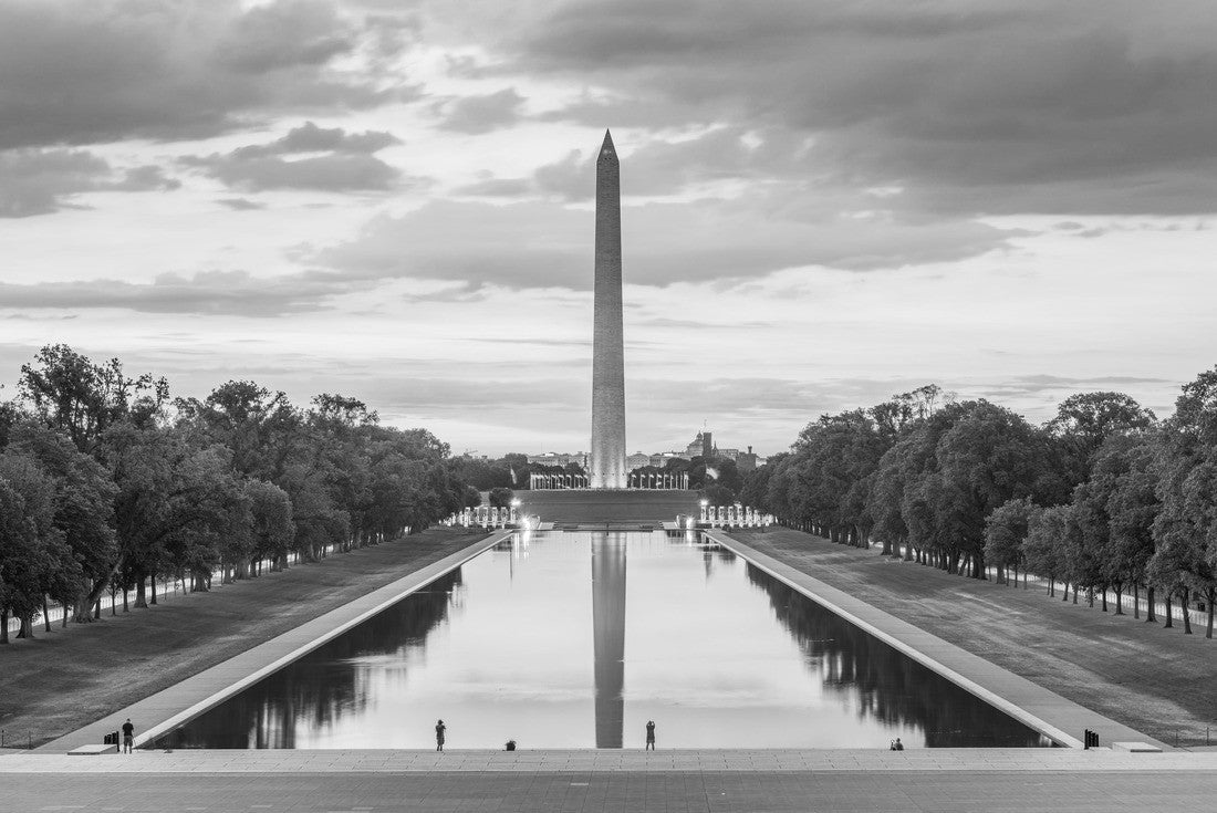 Washington Monument on the Reflecting Pool in Washington, DC, USA at dawn 2000pc PuzzleBlack and White