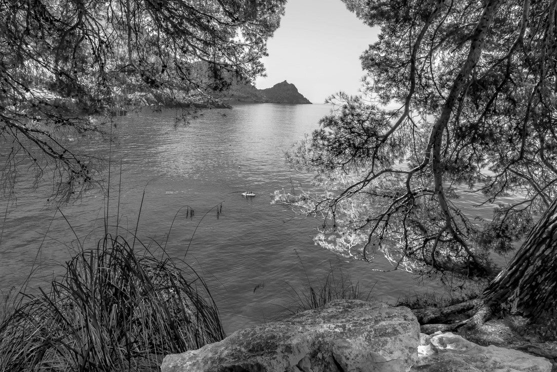 A place in the shade to relax, on a sunny day, on the rocky coast of the Tyrrhenian sea coast in the south of Italy at Maratea 2000pc PuzzleBlack and White
