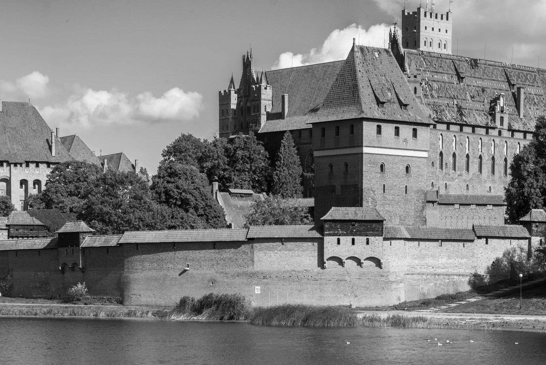 Teutonic Order Castle in Malbork 2000pc PuzzleBlack and White