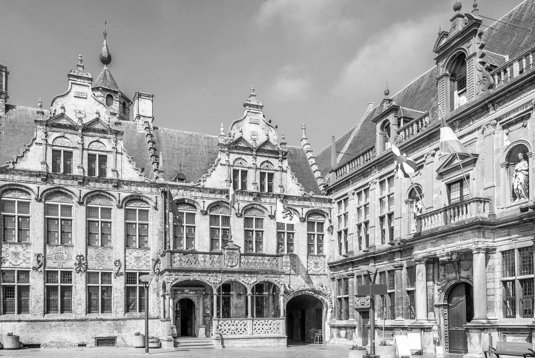 the building of City hall and Courthouse in Veurne, Belgium 2000pc PuzzleBlack and White
