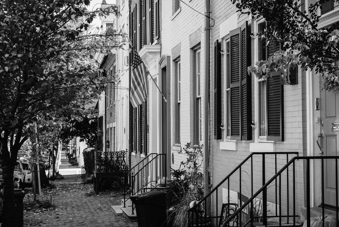 Row houses in brick in the Old City, Alexandria, Virginia 2000pc PuzzleBlack and White