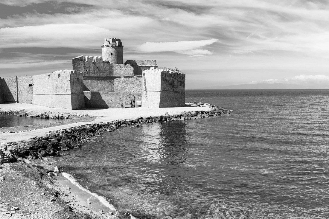 Le Castella. Isola di Capo Rizzuto - amazing castle and beautiful sea. Calabria, Italy 2000pc PuzzleBlack and White