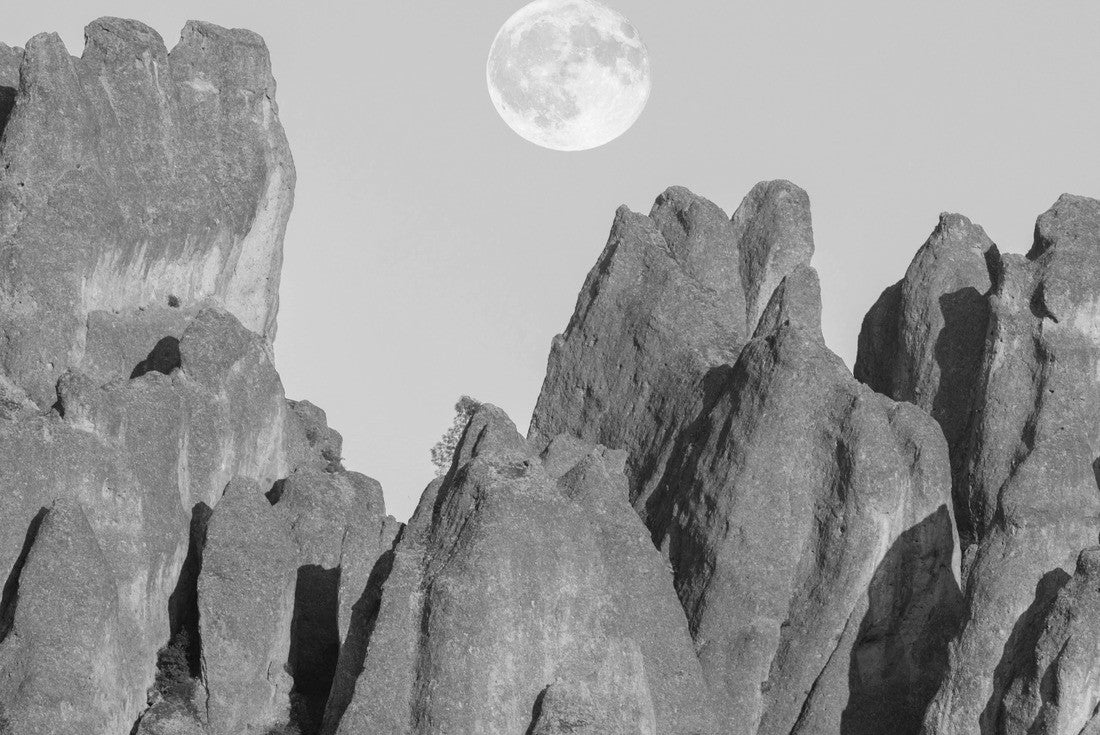 Noah Jigsaw Puzzle Full moon rising over High Peaks. Pinnacles National Park, California, USA in black white 2000 pieces