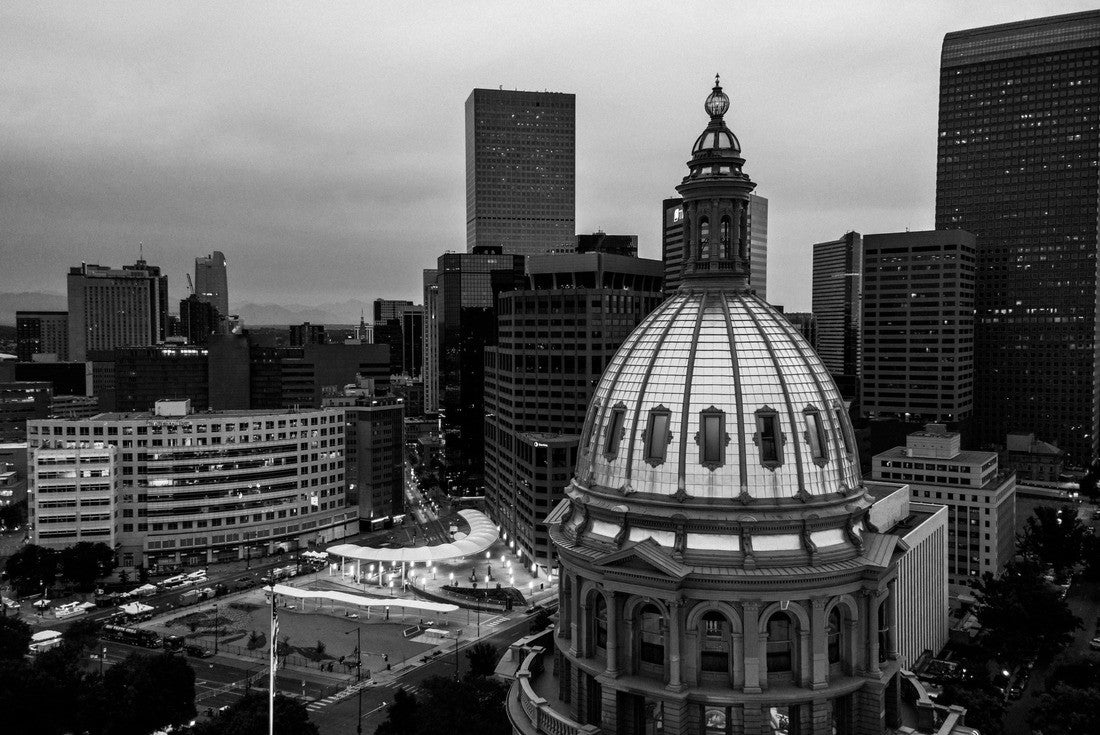 Gold capped Colorado State Capitol building located in Denver 2000pc PuzzleBlack and White
