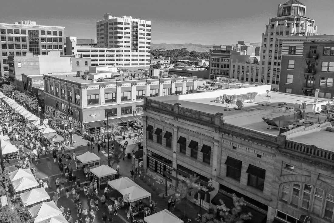 Downtown Boise, Idaho farmers market 2000pc PuzzleBlack and White