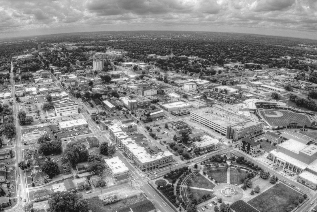 Bowling Green is a small town in Kentucky 2000pc PuzzleBlack and White