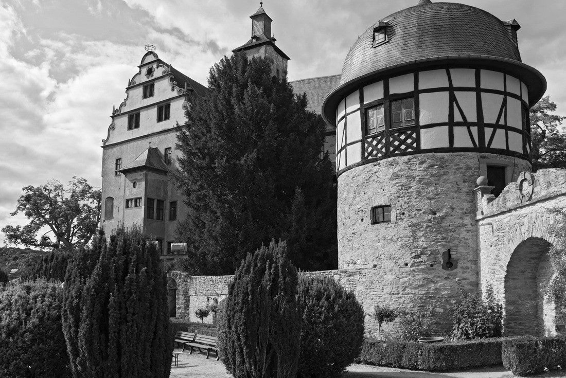 High Middle Ages Rock castle in Kronberg im Taunus, Hesse, Germany 2000pc PuzzleBlack and White
