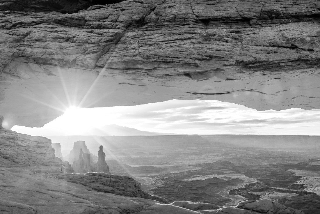 Sunrise at Mesa Arch, Utah-USA 2000pc PuzzleBlack and White