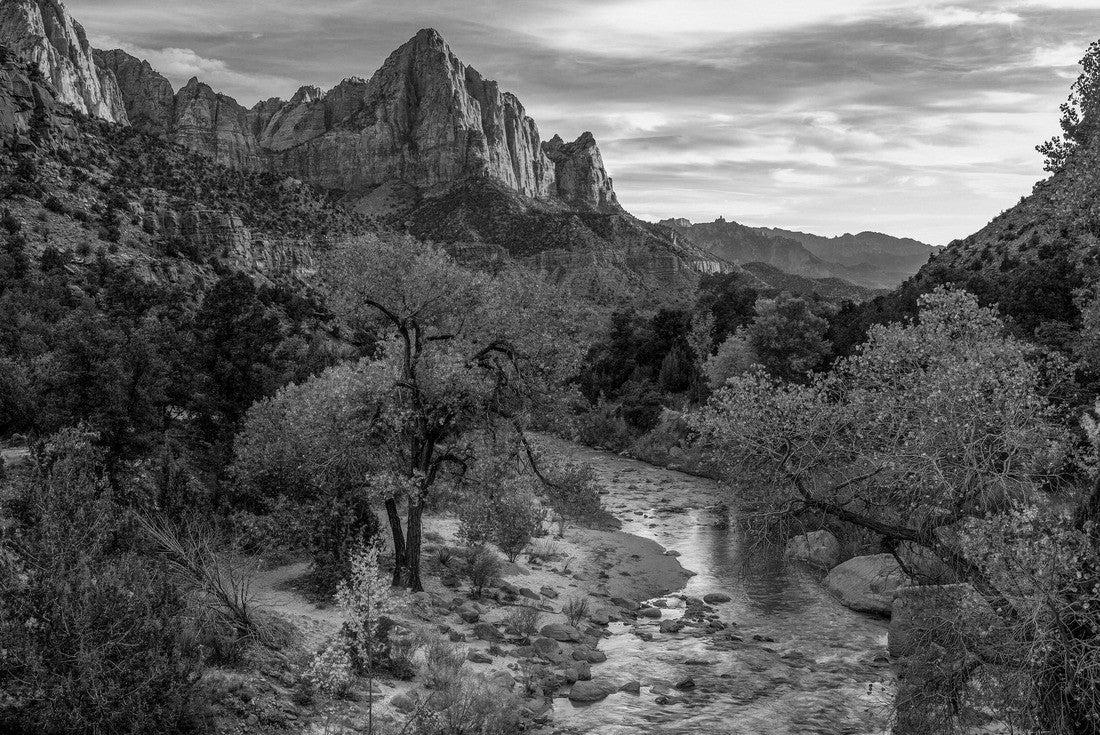 the Watchman mountain and the virgin river in Zion National Park located in the Southwestern United States, near Springdale, Utah, Arizona 2000pc PuzzleBlack and White