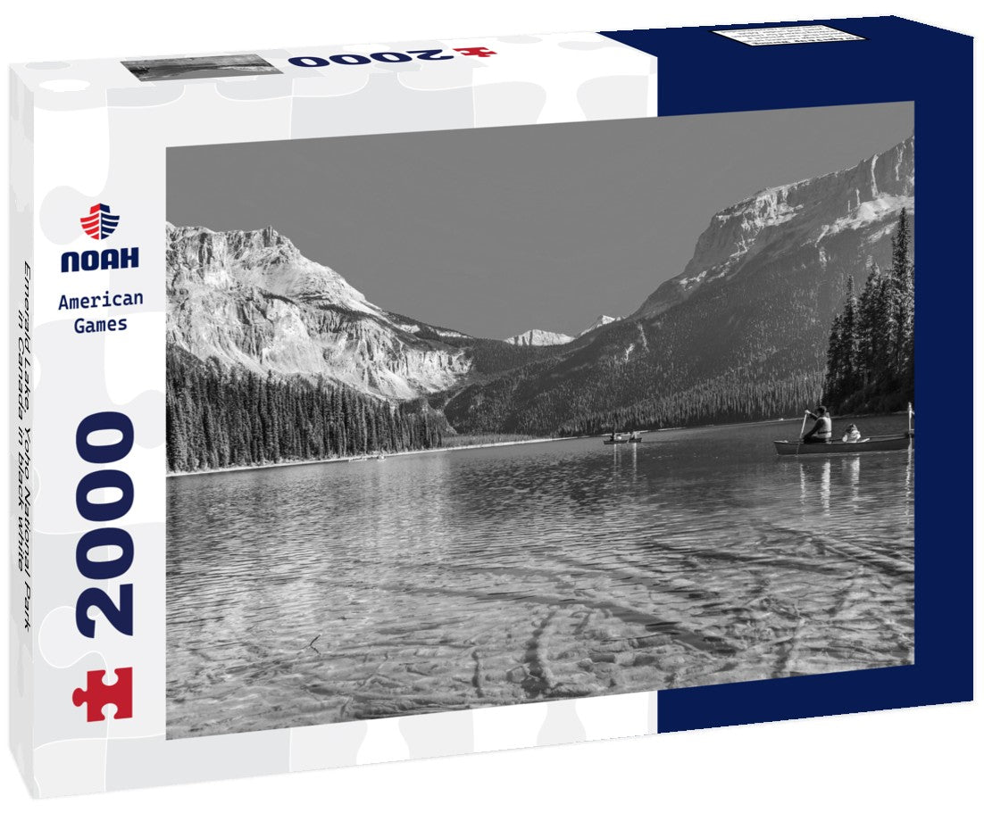 Emerald Lake, Yoho National Park in Canada 2000pc PuzzleBlack and White