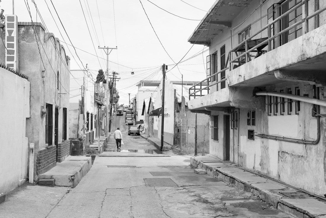 Back street in Nogales, Sonora State in Mexico 2000pc PuzzleBlack and White