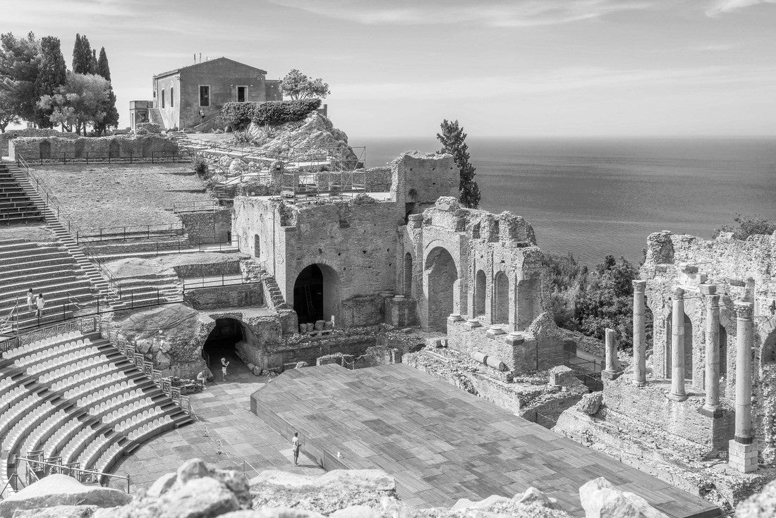 Ruins of the ancient Greek theater in Taormina on a sunny summer's day with the Mediterranean Sea. Province of Messina, Sicily 2000pc PuzzleBlack and White