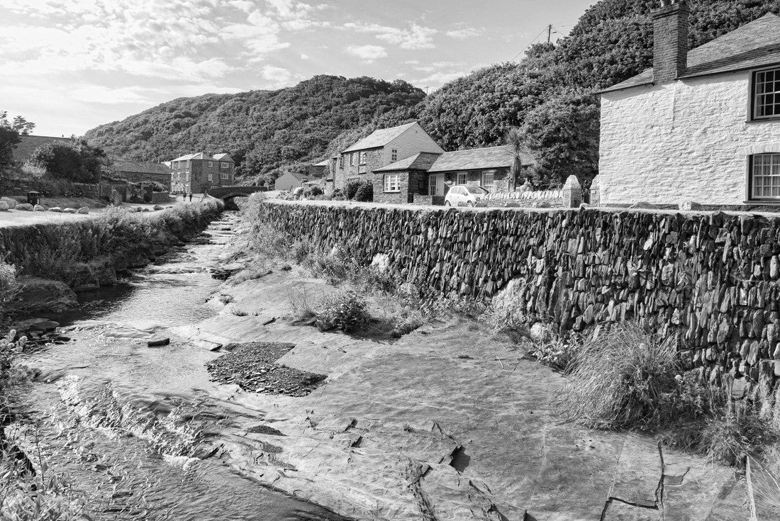 Boscastle, North Cornwall, United Kingdom - the coastal village of Boscastle, with its cottages and the Valency river, which is crossed by a slate stream 2000pc PuzzleBlack and White