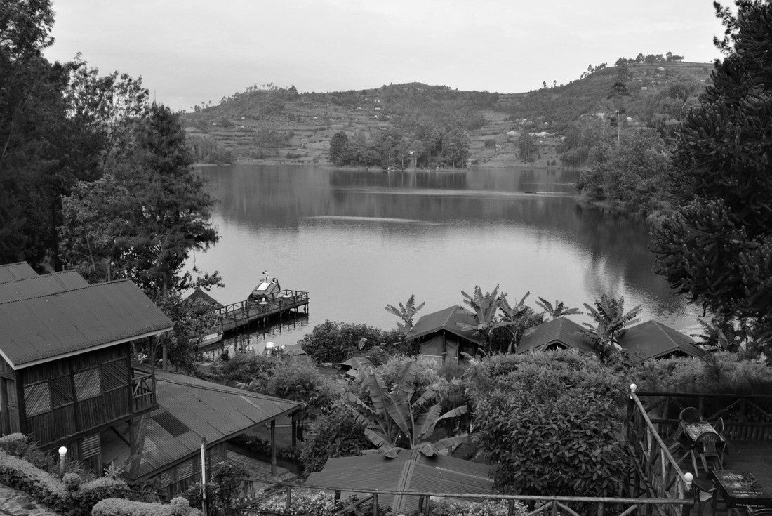 Noah Jigsaw Puzzle Lake Bunyonyi, Uganda in black white 2000 pieces