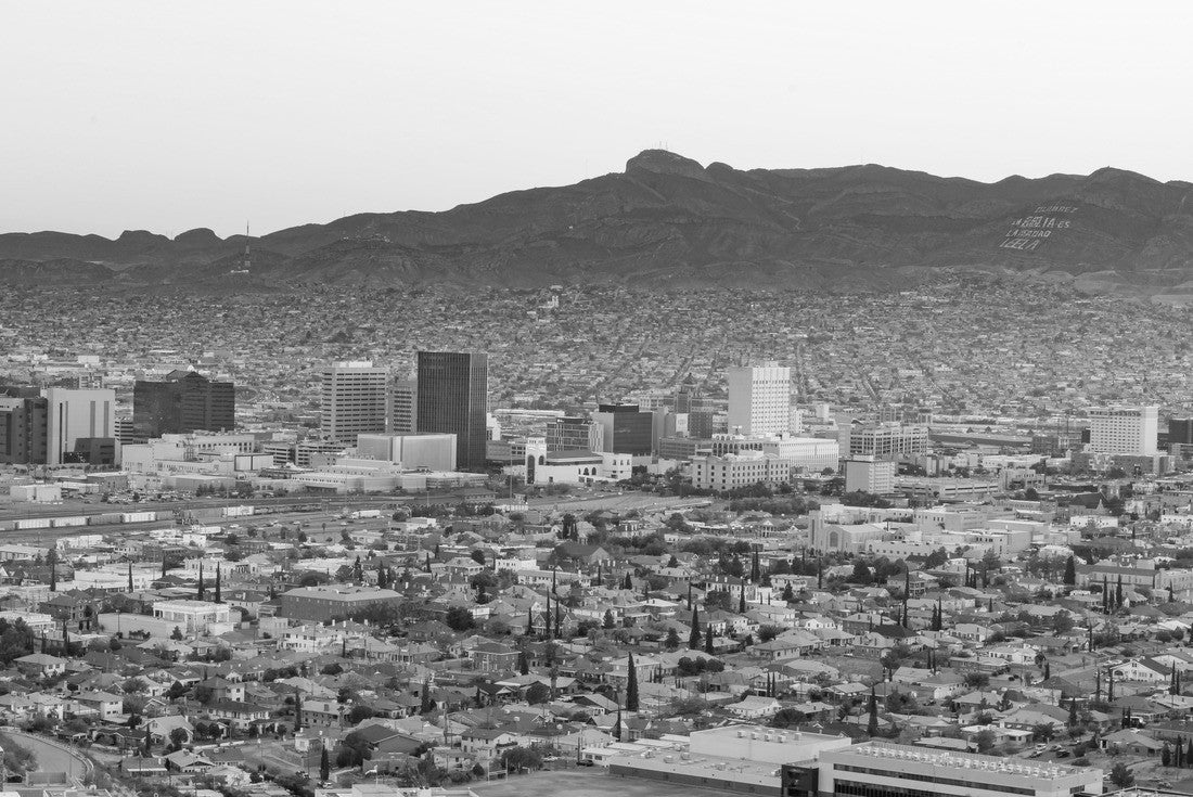 Skyline of El Paso, Texas at sunset 2000pc PuzzleBlack and White