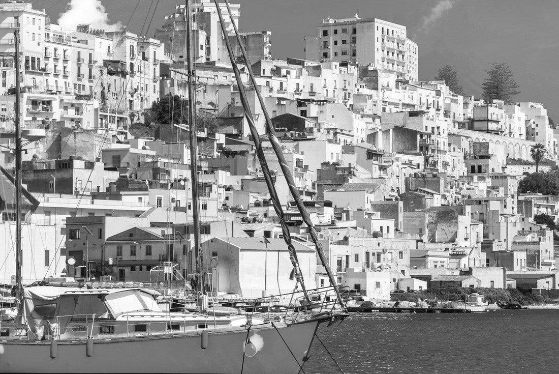 Sicily - beautiful coastal town Sciacca in the south of the island. Italy 2000pc PuzzleBlack and White