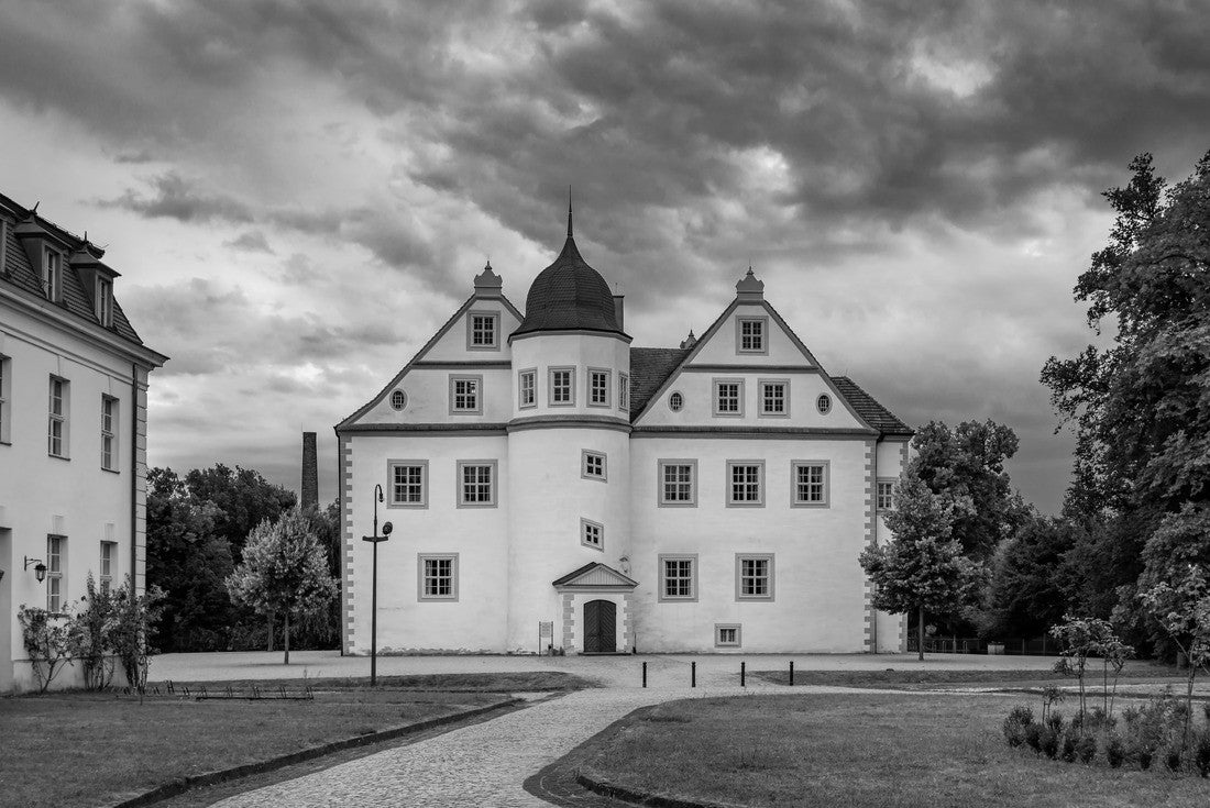 Dramatic sky over the listed castle of Königs Wusterhausen (view from the north) 2000pc PuzzleBlack and White