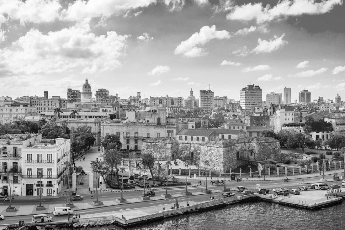 Havana, Cuba downtown skyline on the Malecon 2000pc PuzzleBlack and White