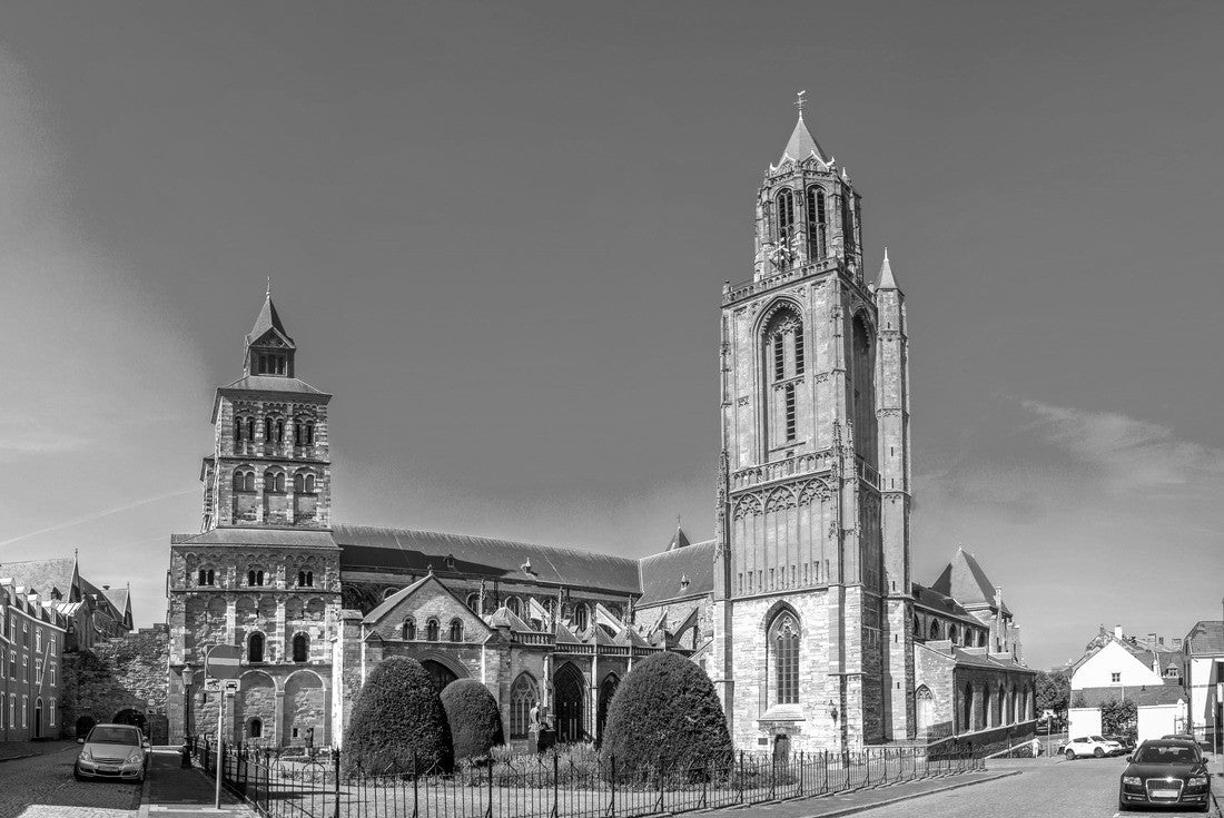 Sint Servaas Church in Maastricht, Netherlands 2000pc PuzzleBlack and White