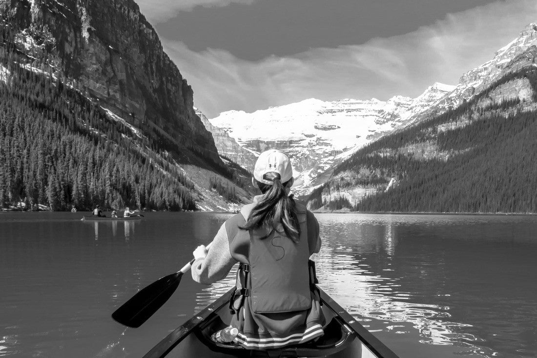 Noah Jigsaw Puzzle The little girl is rowing in Lake Louise, Canada in black white 2000 pieces