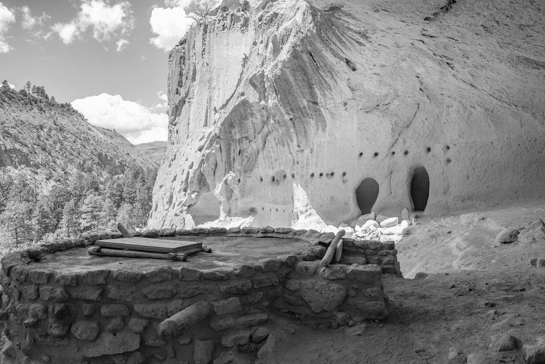 Alcove House in Bandelier National Monument, New Mexico, USA 2000pc PuzzleBlack and White