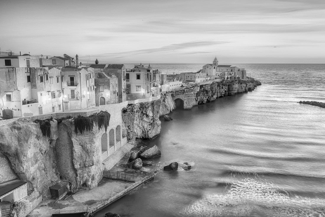 Noah Jigsaw Puzzle Vieste - beautiful coastal town on the rocks in Puglia. The church of San Francesco di Vieste. Gargano peninsula, Puglia, southern Italy in black white 2000 pieces