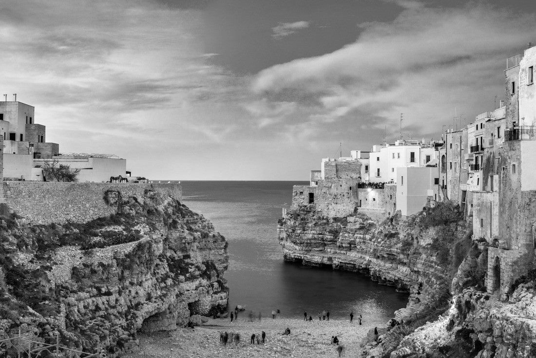 Spectacular spring city of Polignano a Mare, Puglia region, Italy 2000pc PuzzleBlack and White