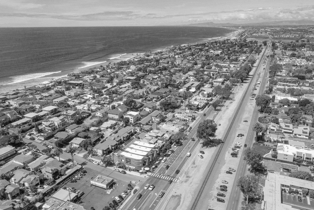 Encinitas California along the Pacific Ocean coastline 2000pc PuzzleBlack and White