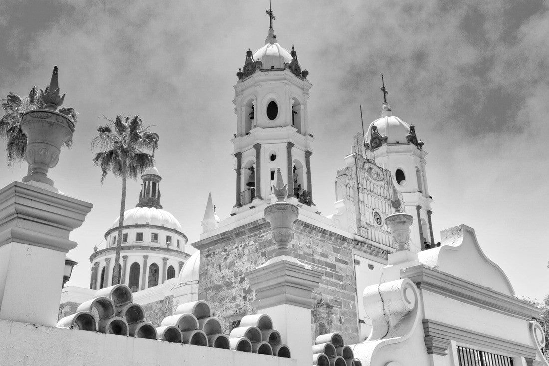 Noah Jigsaw Puzzle Tlaquepaque picturesque churches in a historic town center in black white 2000 pieces