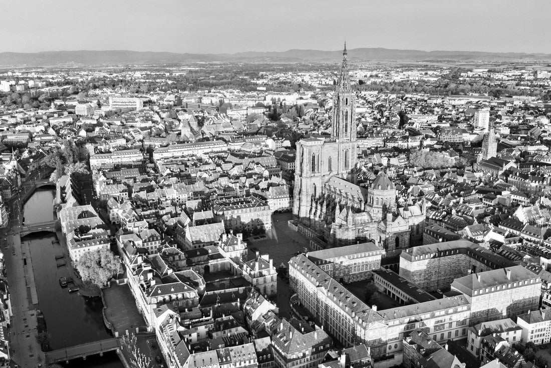 Notre-Dame Cathedral of Strasbourg - Alsace, France 2000pc PuzzleBlack and White
