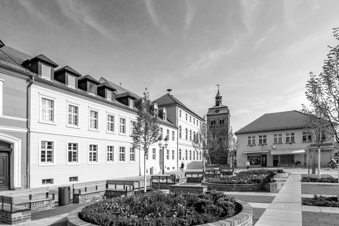 Noah Jigsaw Puzzle Market Tower in Luckenwalde, Germany in black white 2000 pieces