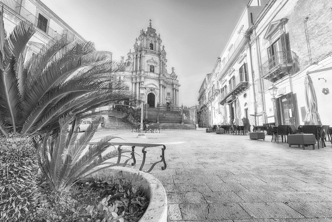 The baroque cathedral of Saint George of Modica and Duomo square. Historic center built in the late baroque style. Ragusa, Sicily, Italy 2000pc PuzzleBlack and White