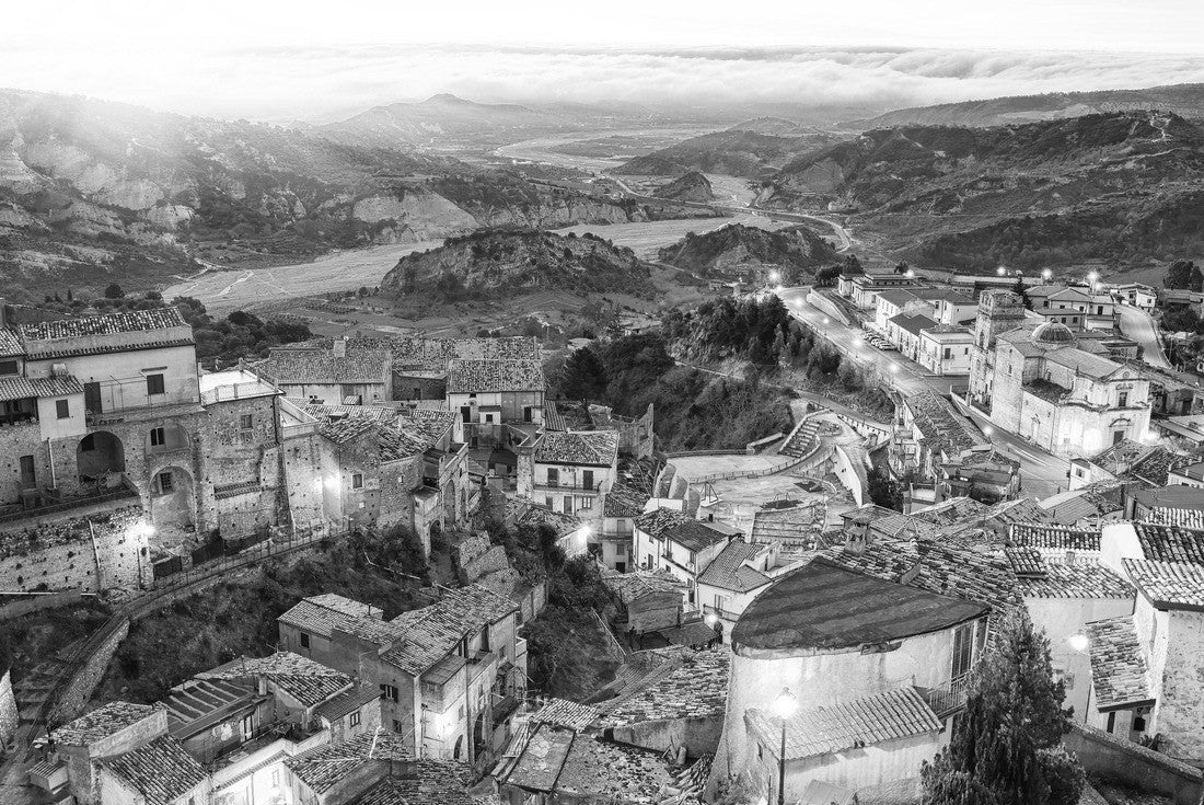 Sunrise over old famous medieval village Stilo in Calabria. View on city and valley. Southern Italy 2000pc PuzzleBlack and White