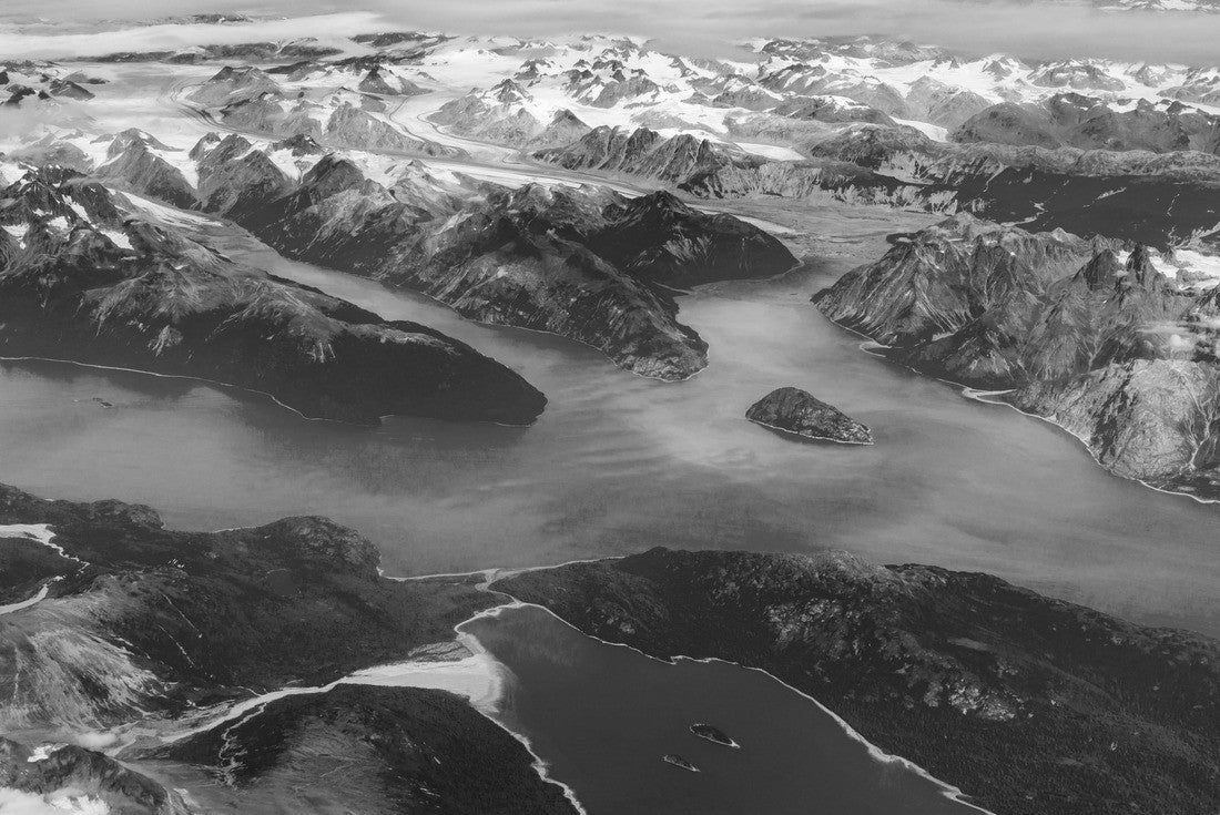 Beautiful view of the fjords during the flight from Anchorage to Juneau in Alaska, USA 2000pc PuzzleBlack and White